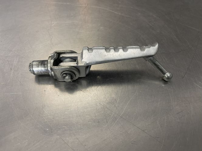 Hovedbilde Yamaha YZF R125 2008-2013 Fothviler fører høyre 