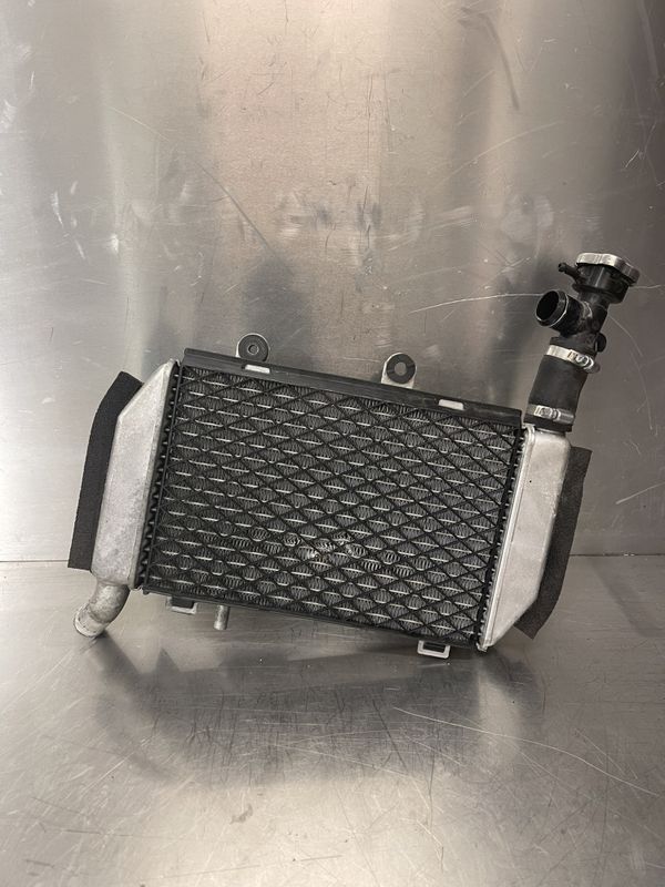 Honda VFR 800 2002 Radiator høyre