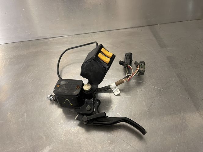 Hovedbilde Can-Am Oulander 650 2016 Bremsepumpe venstre