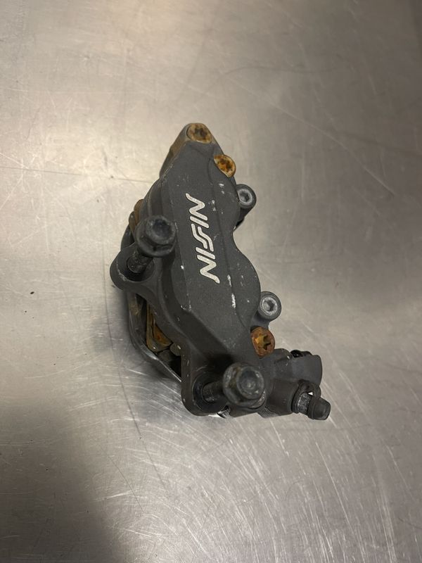 Honda CBR 600 1999 Bremsecaliper foran høyre