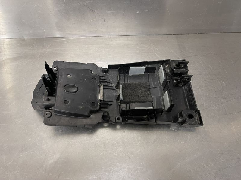 Suzuki GSX-S 125 2023 Bakskjerm/batterikasse