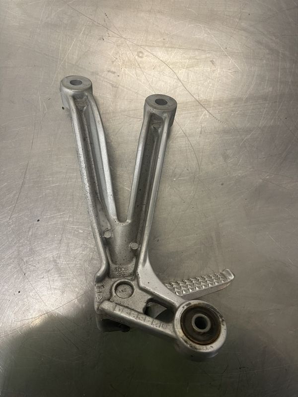 Suzuki GSXR 600 2003 Fothviler med brakett passasjer høyre