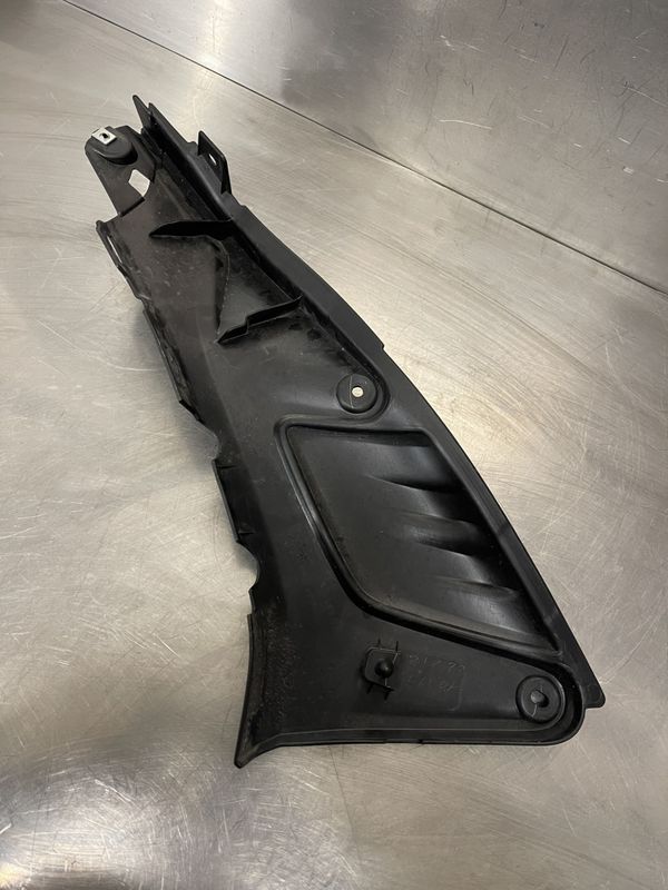 Yamaha MT125 2020-2025 Kåpe venstre under sal 