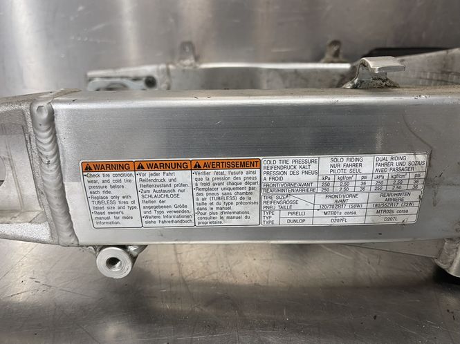 Hovedbilde Yamaha R6 1999-2002 Baksving