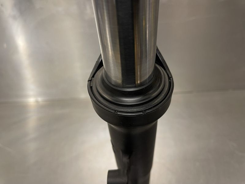 Kawasaki Z125 2024 Gaffelbein høyre