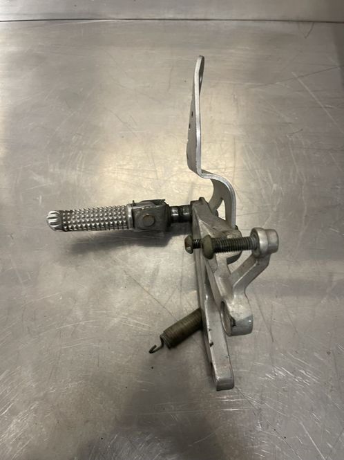 Hovedbilde Yamaha R6 1999 Fotviler m/brakett høyre fører