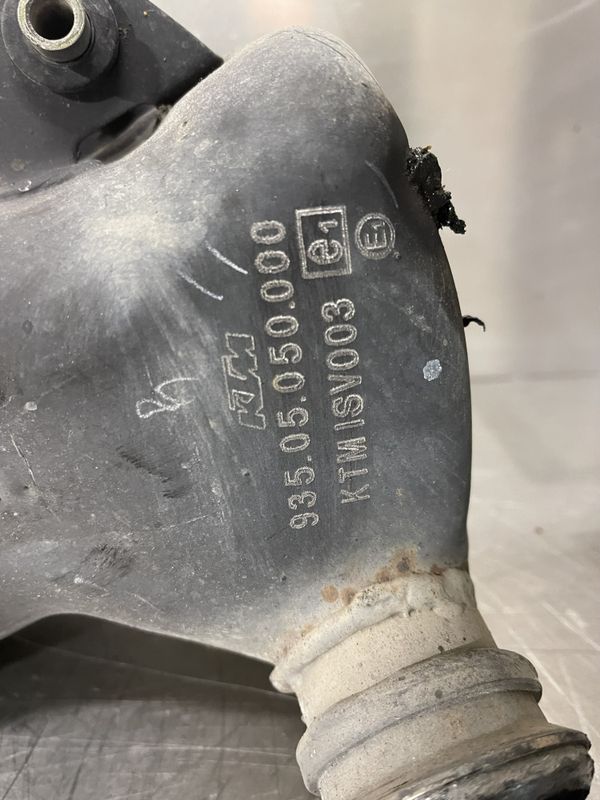 KTM Duke 125 Eksospotte 