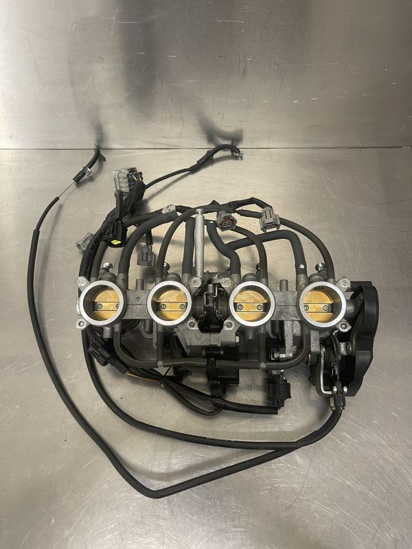 Yamaha FZ8-S 2014 Gasspjeld