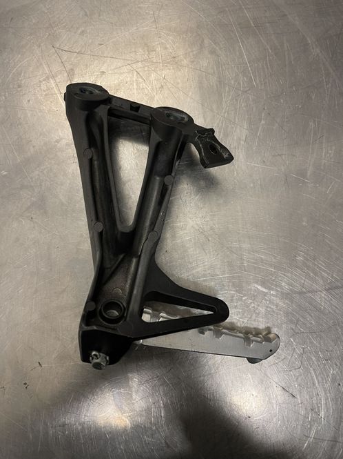 Hovedbilde Yamaha MT 09 2019 Fothviler m/brakett bak høyre 