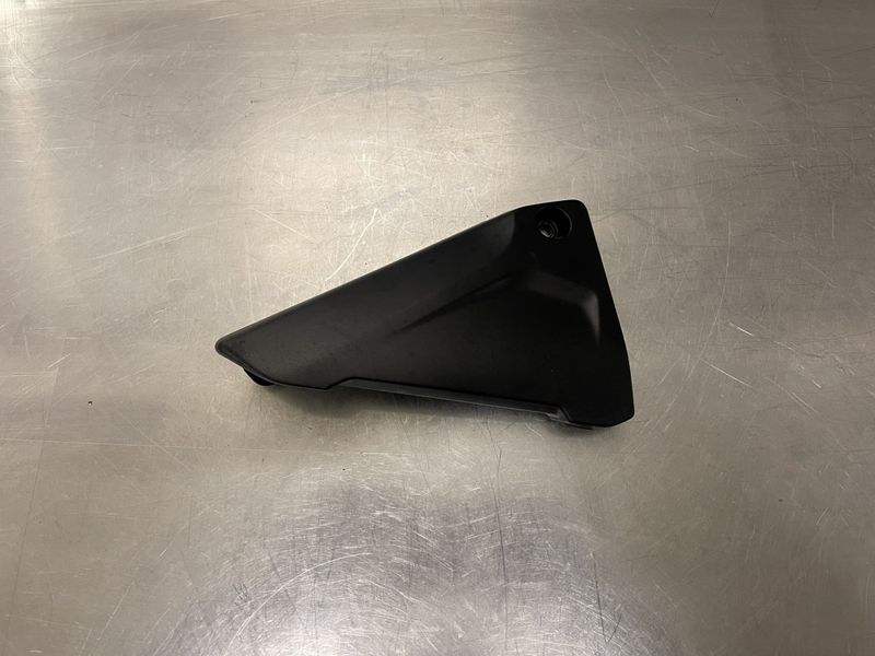BMW R1250 GSA 2021 Deksel batteri