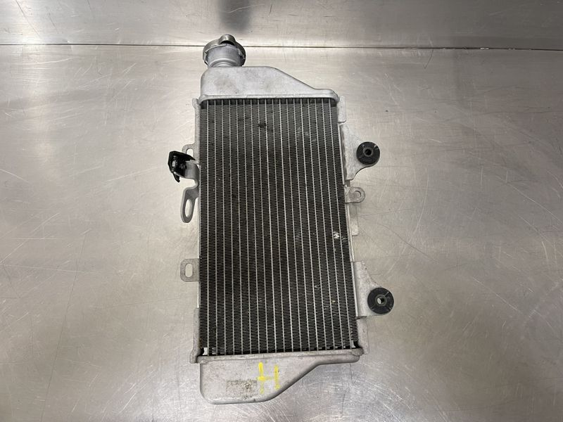 Honda Africa Twin CRF 1100 2021 Radiator høyre