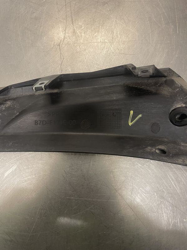 Yamaha MT125 2020-2025 Kåpe venstre under sal bakre del